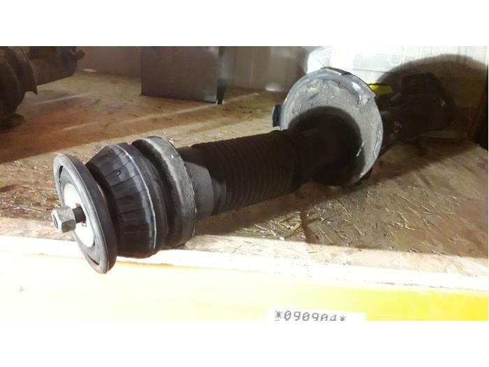 Front shock absorber, right from a Mercedes-Benz Vito (638.0) 2.2 CDI 108 16V 2000