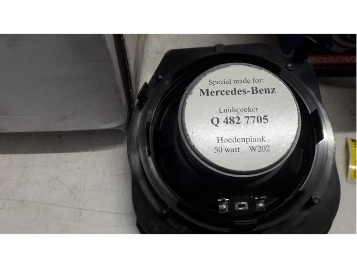 Speaker set from a Mercedes-Benz C (W202) 1.8 C-180 16V 2000
