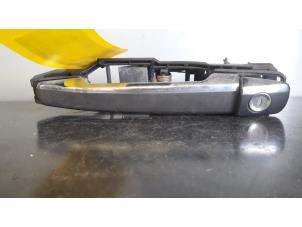 Usados Manija de puerta de 4 puertas izquierda delante Mercedes ML I (163) 400 4.0 CDI V8 32V Precio de solicitud ofrecido por Tijdeman Mercedes Onderdelen