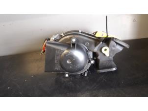 Used Heating and ventilation fan motor Mercedes ML I (163) 400 4.0 CDI V8 32V Price on request offered by Tijdeman Mercedes Onderdelen