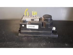 Used Electric central locking vacuum pump Mercedes C Combi (S202) 2.5 C-250 TDT 20V Price on request offered by Tijdeman Mercedes Onderdelen