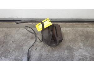 Used Front brake calliper, right Mercedes S (W220) 3.2 S-320 CDI 24V Price on request offered by Tijdeman Mercedes Onderdelen