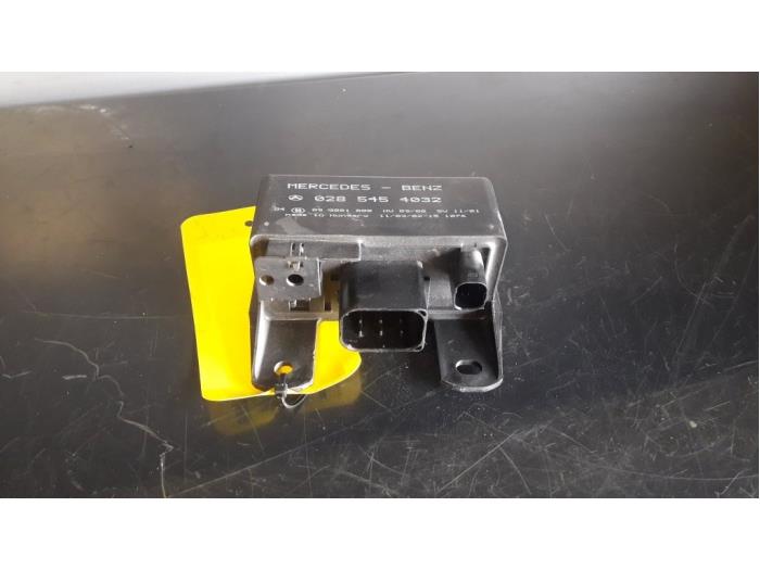 Glow plug relay Mercedes ML I 270 2.7 CDI 20V 0285454032