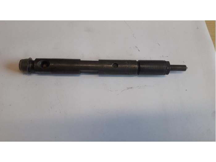 Usagé Injecteurs Mercedes Sprinter 2t (901/902) 210D Prix € 90,75 Prix TTC proposé par Tijdeman Mercedes Onderdelen