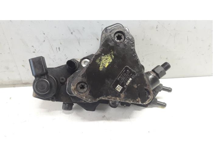 Mechanical fuel pump from a Mercedes-Benz Sprinter 3t (903) 308 CDI 16V 2006