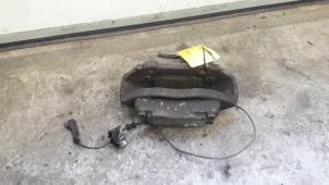 Used Front brake calliper, left Mercedes ML I (163) 400 4.0 CDI V8 32V Price on request offered by Tijdeman Mercedes Onderdelen