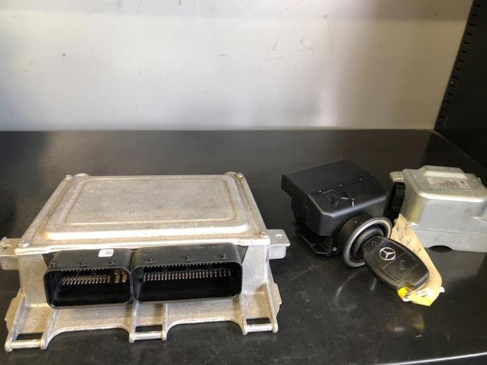 Used Ignition lock + computer Mercedes A (W169) 1.7 A-170 5-Drs. Price on request offered by Tijdeman Mercedes Onderdelen