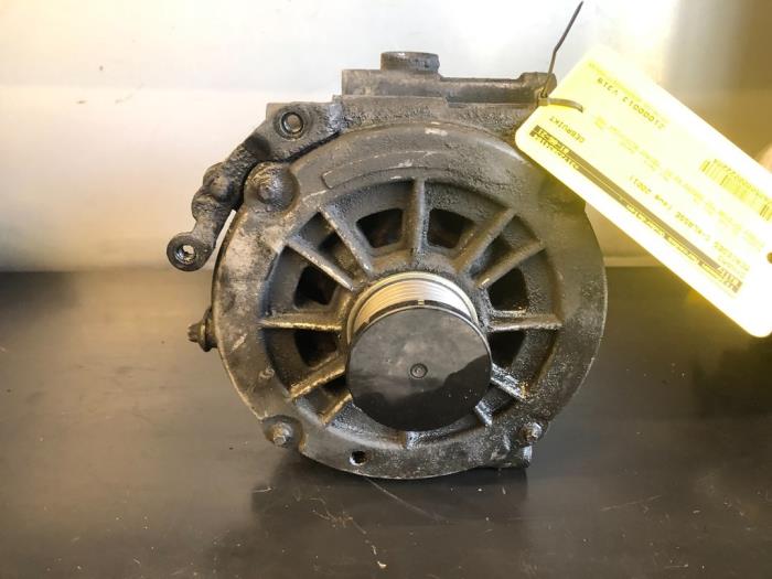 Dynamo från en Mercedes-Benz C Combi (S203) 2.2 C-220 CDI 16V 2001