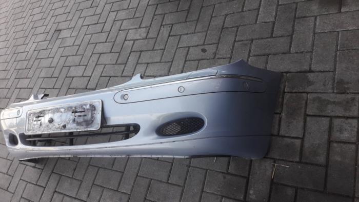 Front bumper from a Mercedes-Benz S (W220) 3.2 S-320 18V 2001