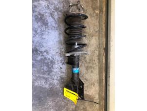 Used Front shock absorber, right Mercedes Vaneo (W414) 1.7 CDI 16V Price on request offered by Tijdeman Mercedes Onderdelen