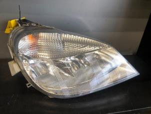 Used Headlight, right Mercedes Vaneo (W414) 1.7 CDI 16V Price on request offered by Tijdeman Mercedes Onderdelen