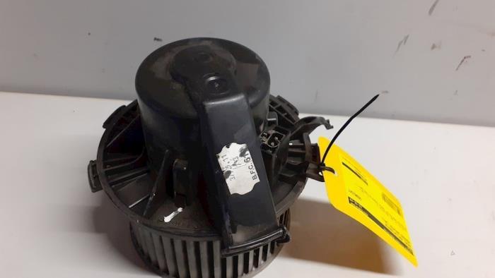 Heating and ventilation fan motor from a Mercedes-Benz Sprinter 3,5t (906.63) 210 CDI 16V Euro 5 2011