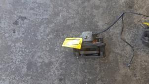 Used Front brake calliper, right Mercedes C (W204) 2.2 C-200 CDI 16V Price on request offered by Tijdeman Mercedes Onderdelen