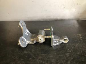 Used Rear door hinge, right Mercedes C (W204) 2.2 C-200 CDI 16V Price on request offered by Tijdeman Mercedes Onderdelen