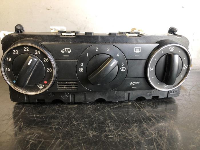 Air conditioning control panel from a Mercedes-Benz A (W169) 1.5 A-150 3-Drs. 2005