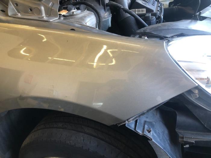 Kotflügel rechts vorne van een Mercedes-Benz B (W245) 2.0 B-200 CDI 16V 2008