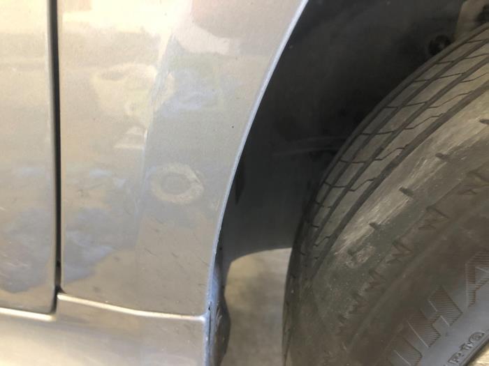 Kotflügel rechts vorne van een Mercedes-Benz B (W245) 2.0 B-200 CDI 16V 2008