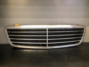 Used Grille Mercedes C Combi (S203) 2.2 C-220 CDI 16V Price on request offered by Tijdeman Mercedes Onderdelen