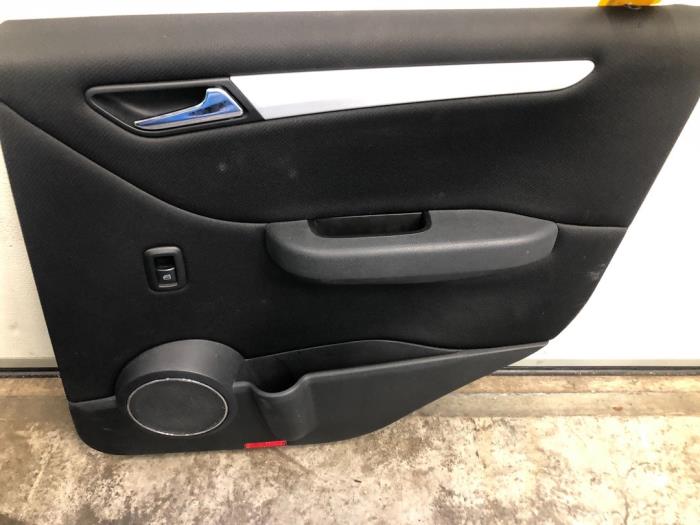 Türverkleidung 4-türig rechts hinten van een Mercedes-Benz B (W245) 2.0 B-200 CDI 16V 2008