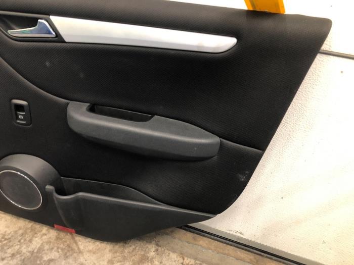Türverkleidung 4-türig rechts hinten van een Mercedes-Benz B (W245) 2.0 B-200 CDI 16V 2008