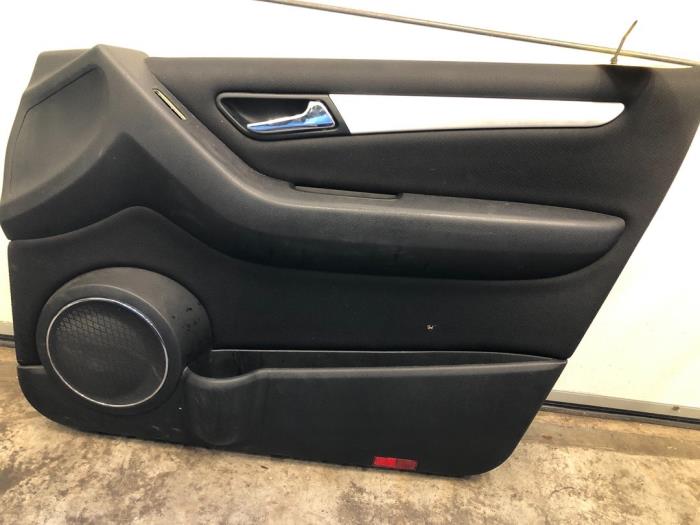 Türverkleidung 4-türig rechts vorne van een Mercedes-Benz B (W245) 2.0 B-200 CDI 16V 2008