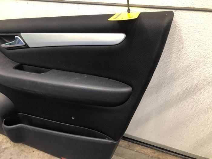 Türverkleidung 4-türig rechts vorne van een Mercedes-Benz B (W245) 2.0 B-200 CDI 16V 2008