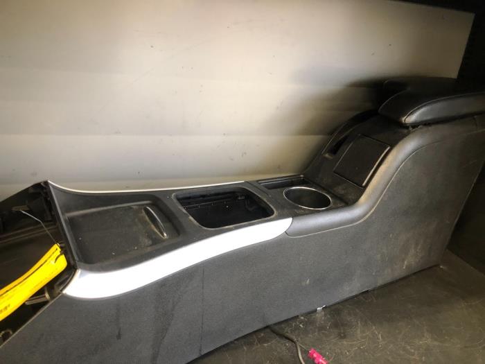 Middle console from a Mercedes-Benz B (W245,242) 2.0 B-200 CDI 16V 2008