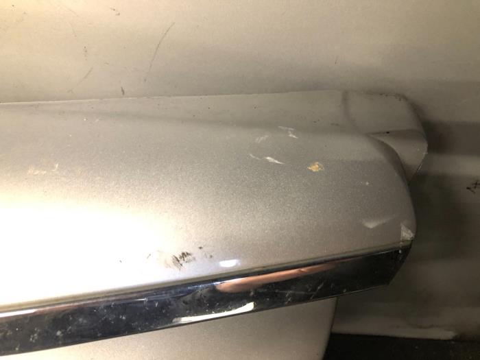 Grill van een Mercedes-Benz B (W245) 2.0 B-200 CDI 16V 2008