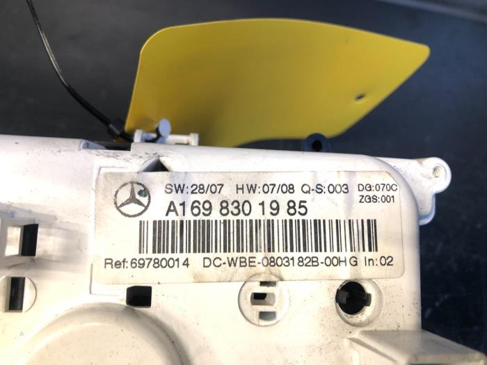 Klimabedienteil van een Mercedes-Benz B (W245) 2.0 B-200 CDI 16V 2008