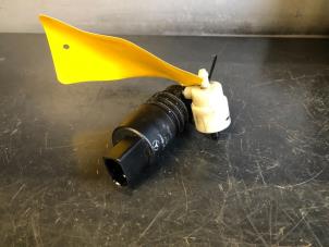Used Windscreen washer pump Mercedes B (W245,242) 2.0 B-200 CDI 16V Price on request offered by Tijdeman Mercedes Onderdelen