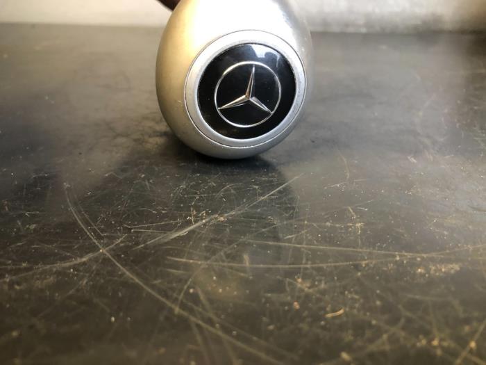 Schaltknauf van een Mercedes-Benz B (W245) 2.0 B-200 CDI 16V 2008