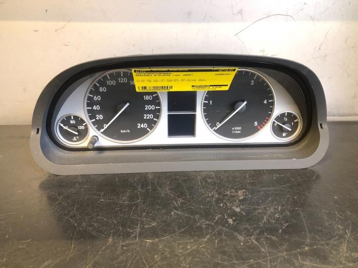 Instrumentenbrett van een Mercedes-Benz B (W245) 2.0 B-200 CDI 16V 2008