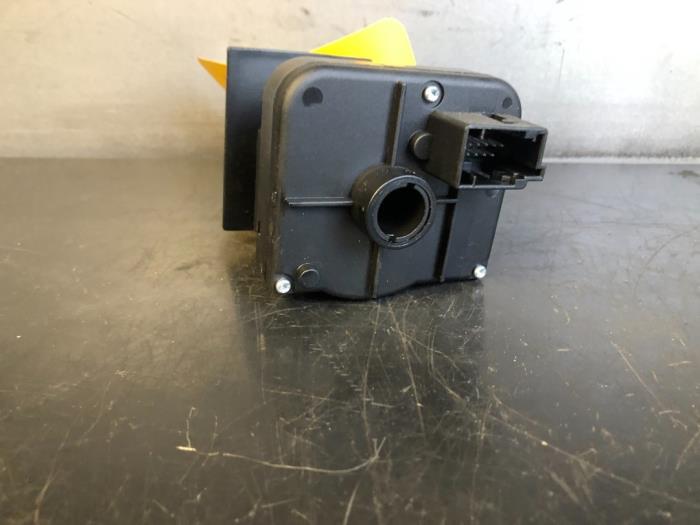 Licht Schalter van een Mercedes-Benz B (W245) 2.0 B-200 CDI 16V 2008