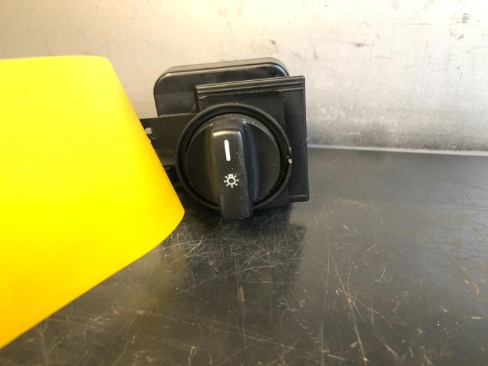 Licht Schalter van een Mercedes-Benz B (W245) 2.0 B-200 CDI 16V 2008
