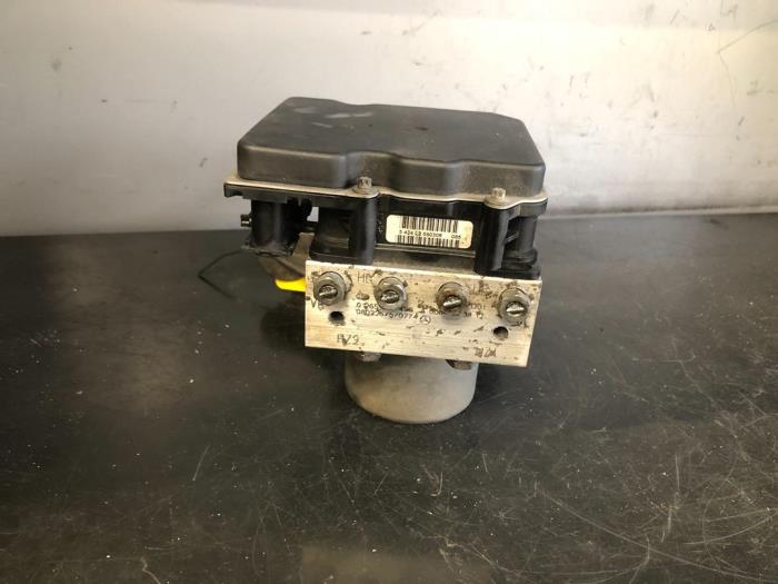 ABS Pumpe van een Mercedes-Benz B (W245) 2.0 B-200 CDI 16V 2008