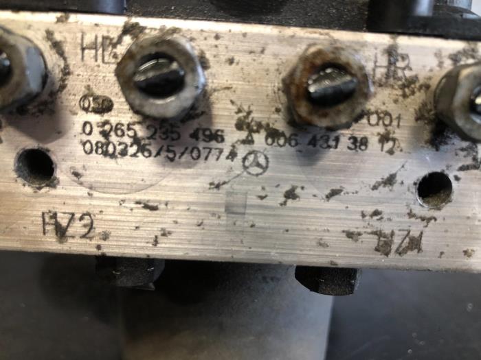 ABS Pumpe van een Mercedes-Benz B (W245) 2.0 B-200 CDI 16V 2008