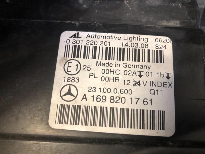 Scheinwerfer links van een Mercedes-Benz B (W245) 2.0 B-200 CDI 16V 2008