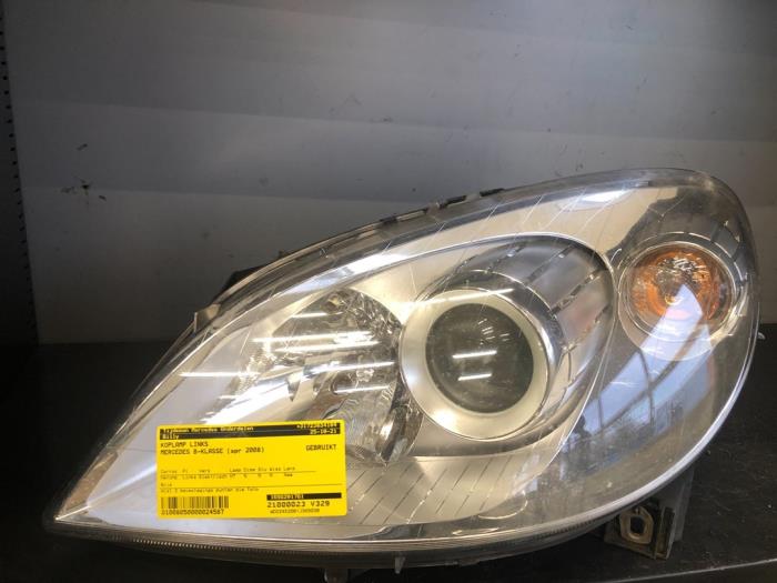 Scheinwerfer links van een Mercedes-Benz B (W245) 2.0 B-200 CDI 16V 2008
