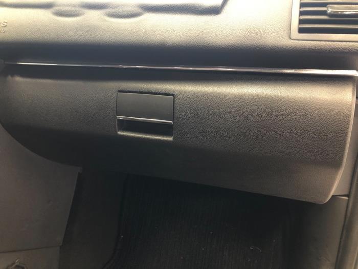 Begagnade Handskfack Mercedes B (W245) 1.7 B-170 16V Pris € 34,99 Marginaltabell erbjuds av Tijdeman Mercedes Onderdelen