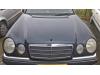 Capot d'un Mercedes E (W210), 1995 / 2002 4.2 E-420 32V, Berline, 4 portes, Essence, 4.196cc, 205kW (279pk), RWD, M119985, 1996-01 / 1997-06, 210.072 1996