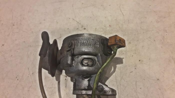 Distributor from a Mercedes-Benz S (W126) 280 S 1980