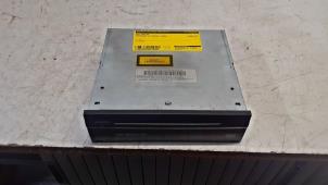 Used DVD player Mercedes E (W211) 4.0 E-400 CDI 32V Price € 120,00 Margin scheme offered by Tijdeman Mercedes Onderdelen