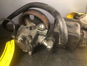 Used Power steering pump Mercedes S (W220) 4.3 S-430 V8 24V Price on request offered by Tijdeman Mercedes Onderdelen