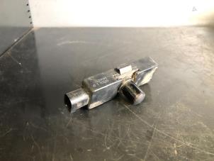 Avgastemperatursensor från en Mercedes-Benz S (W220) 4.3 S-430 V8 24V 2000