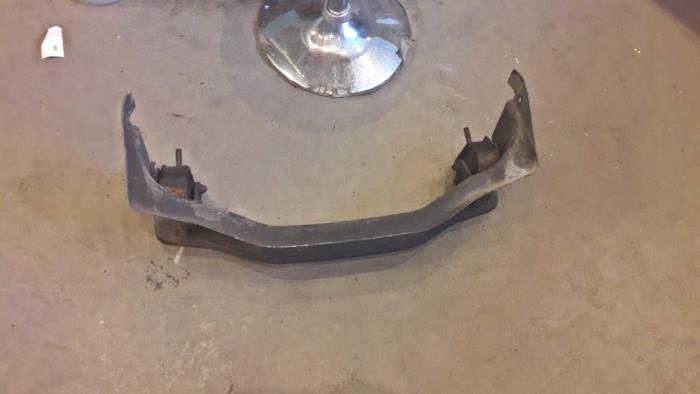 Used Engine mount Mercedes L-Serie 2t (601) 210 Price on request offered by Tijdeman Mercedes Onderdelen