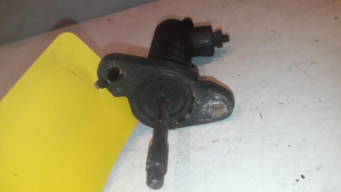 Clutch slave cylinder from a Mercedes-Benz C (W202) 1.8 C-180 16V 1996