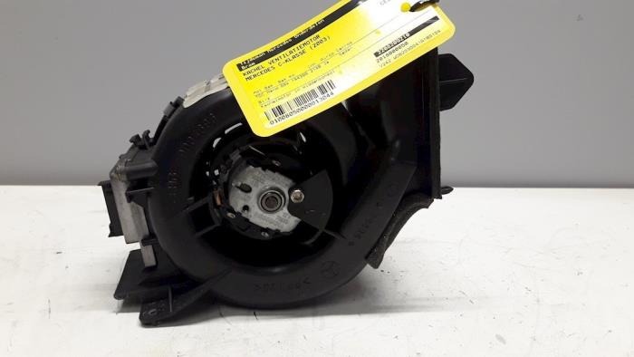 Heating and ventilation fan motor from a Mercedes-Benz C (W203) 2.2 C-200 CDI 16V 2003