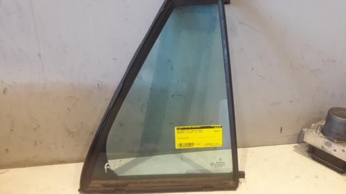 Usados Ventanilla triangular derecha detrás Mercedes C Combi (S203) 2.0 C-200K 16V Precio € 40,00 Norma de margen ofrecido por Tijdeman Mercedes Onderdelen