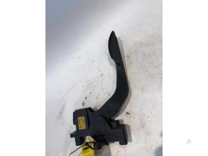 Used Accelerator pedal Iveco New Daily IV 40C14G, C14GV/P Price € 60,50 Inclusive VAT offered by Tijdeman Mercedes Onderdelen
