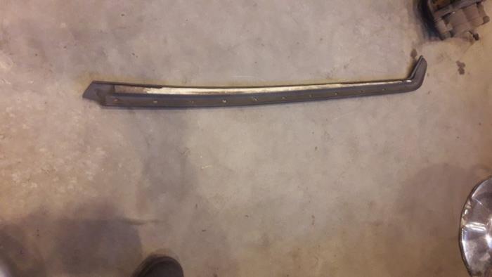 Roof strip, left from a Mercedes-Benz L-Serie 2t (601) 210D 1994
